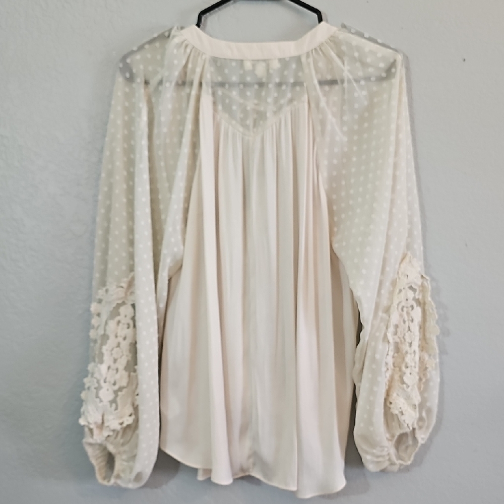 Umgee Cream Blouse Twist Front Sheer Swiss Dot Balloon Sleeves Womens Small - Picture 7 of 8